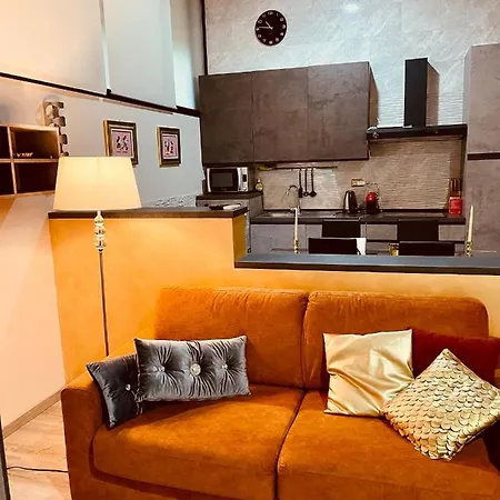 Golden House Apartment *