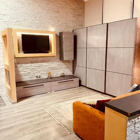 Golden House Apartment *