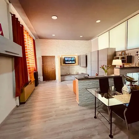 Golden House Apartment *