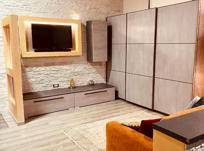 Golden House Apartment *