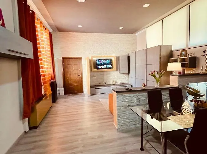 Golden House Apartment *